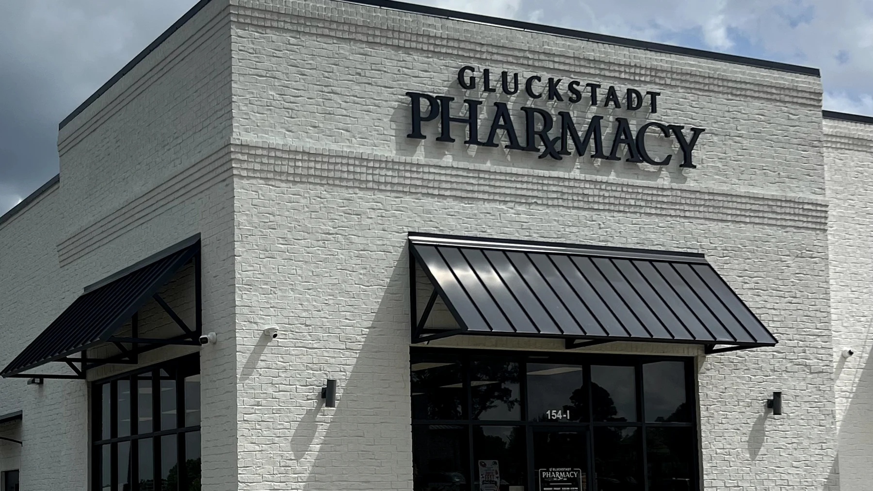 Front entrance of Gluckstadt Pharmacy
